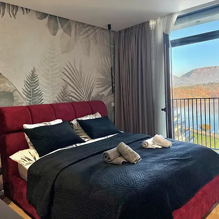 Luxe Living Lakescape Suite - Lake View Residences Апартаменты *