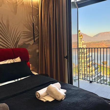 Апартаменты Luxe Living Lakescape Suite - Lake View Residences