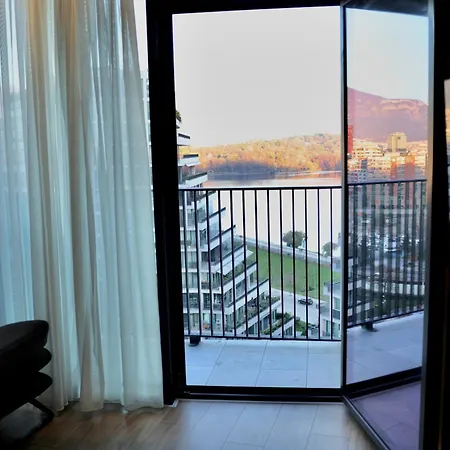 Luxe Living Lakescape Suite - Lake View Residences Тирана