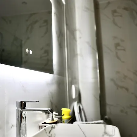 Luxe Living Lakescape Suite - Lake View Residences Tirana