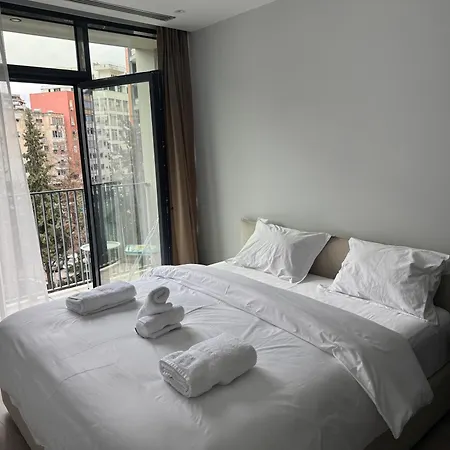Luxe Living Lakescape Suite - Lake View Residences Апартаменты