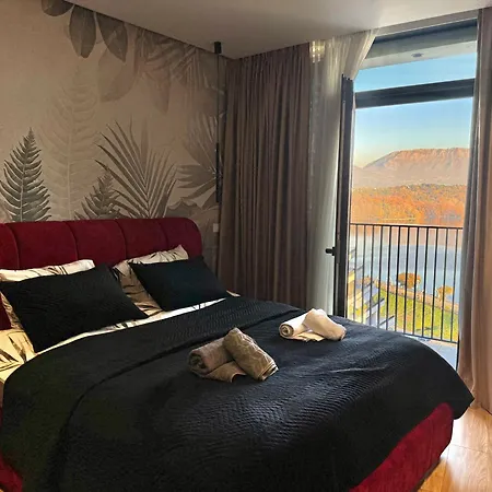 Luxe Living Lakescape Suite - Lake View Residences Апартаменты