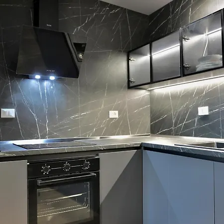 Luxe Living Lakescape Suite - Lake View Residences Apartment *