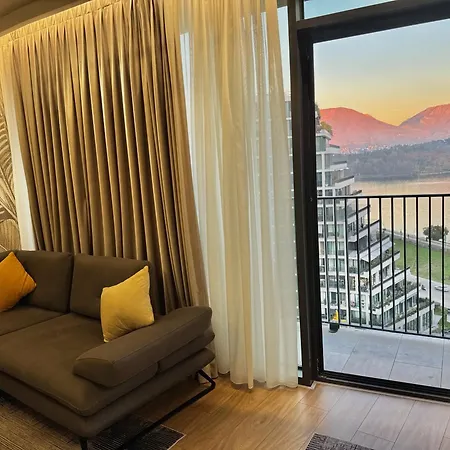 Apartment Luxe Living Lakescape Suite - Lake View Residences