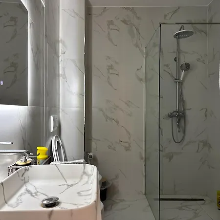 Luxe Living Lakescape - View Residences Τίρανα