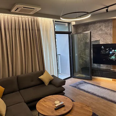 Luxe Living Lakescape Suite - Lake View Residences Apartment *