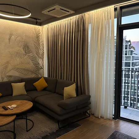 Luxe Living Lakescape Suite - Lake View Residences *