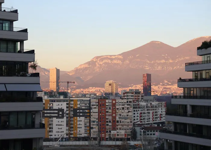 アパート Lakescape - View Residences ティラナ