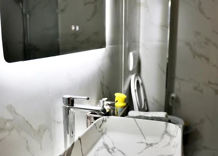 アパート Lakescape - View Residences ティラナ